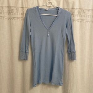 Splendid Hooded V Neck 3/4 Sleeve Waffled Top - Size Medium - Light Blue